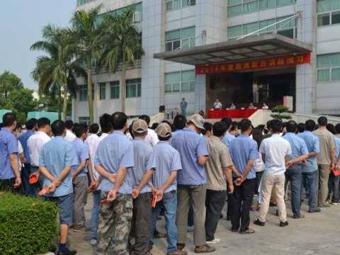 踐行安全生產(chǎn)標(biāo)準(zhǔn)，開展秋季消防演練